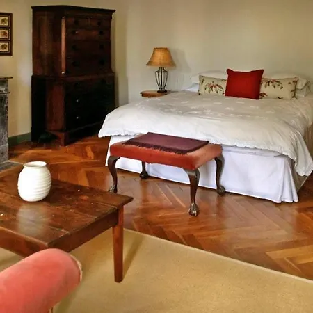 Chateau Sleeps 18 Pool Wifi Country house *