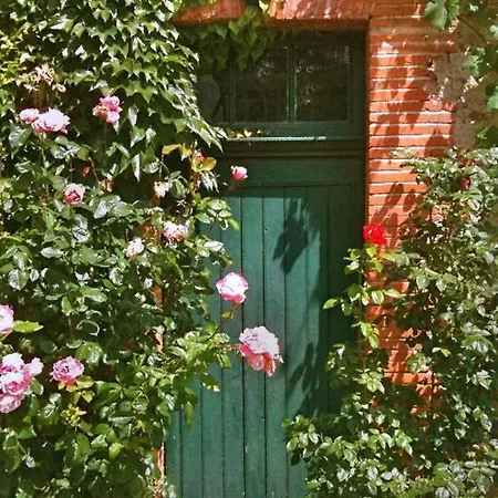 Chateau Sleeps 18 Pool Wifi Country house *